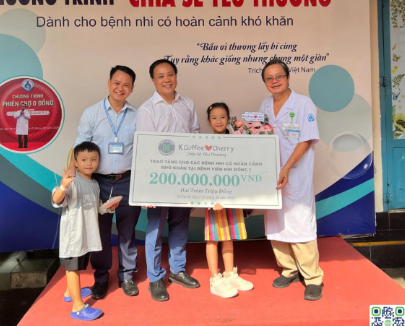 QUỸ K COFFEE & CHERRY TRAO TẶNG 200 TRIỆU ĐỒNG CHO CÁC EM NHỎ TẠI BỆNH VIỆN NHI ĐỒNG 1