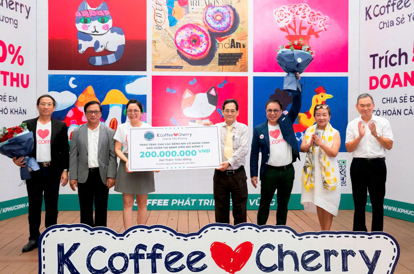 Ngày đầu tiên ra mắt, K Coffee Phúc Sinh đã bán hơn 5.000 chiếc túi đóng góp Quỹ thiện nguyện “K Coffee & Cherry chia sẻ yêu thương”